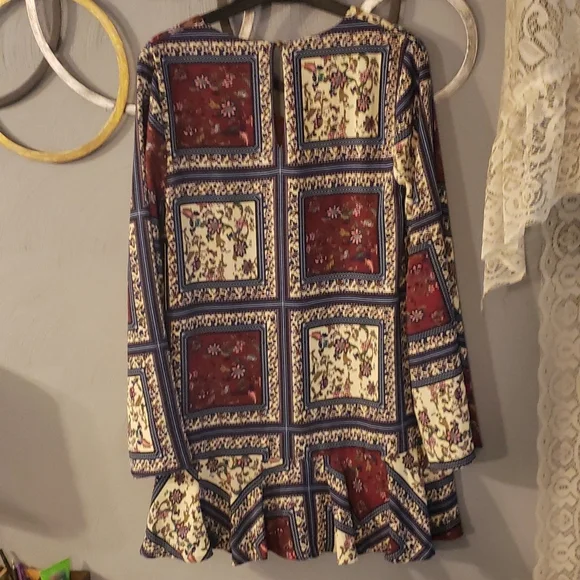 LULUS Crack a Smile Cream and Plum Multi Print Long Sleeve Shift Dress - NWT - Picture 6 of 15